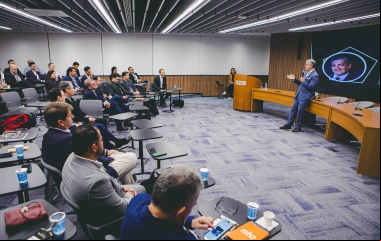 Empresas precisam ser mais proativas ao defender seus interesses nos EUA